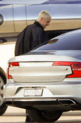 03.10 | Justin Bieber é fotografado em aeroporto em Perth, Austrália