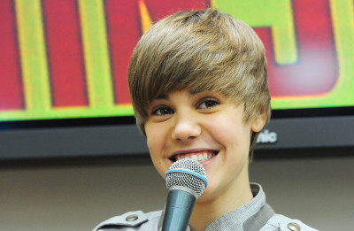 18.05 | Promovendo “My Worlds” na Tower Records Shinjuku, em Tóquio