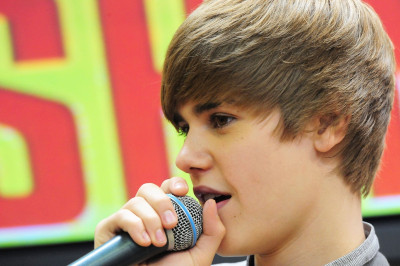 18.05 | Promovendo “My Worlds” na Tower Records Shinjuku, em Tóquio