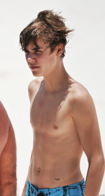 19.08 | Justin Bieber e seu pai em Barbados
