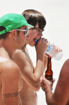 19.08 | Justin Bieber e seu pai em Barbados