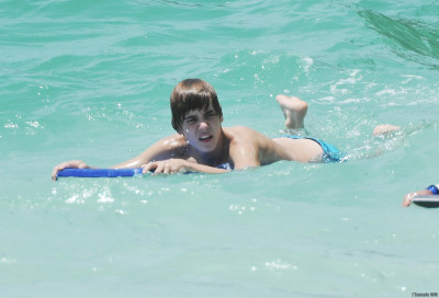 19.08 | Justin Bieber e seu pai em Barbados