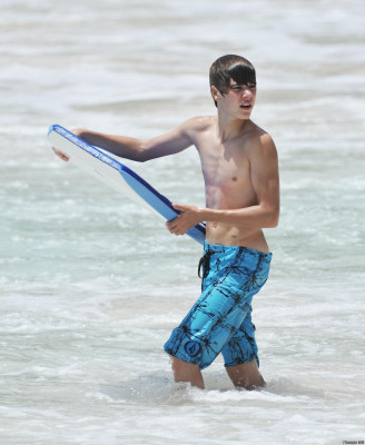 19.08 | Justin Bieber e seu pai em Barbados