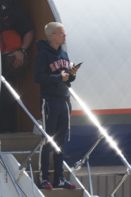 03.10 | Justin Bieber desembarca em aeroporto em Melbourne, Austrália