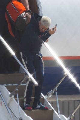 03.10 | Justin Bieber desembarca em aeroporto em Melbourne, Austrália