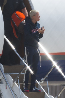 03.10 | Justin Bieber desembarca em aeroporto em Melbourne, Austrália