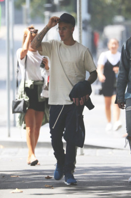 03.11 | Justin Bieber é fotografado em Melbourne, na Austrália
