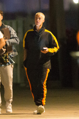 03.11 | Justin Bieber é fotografado em um iate em Melbourne, na Austrália