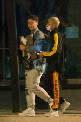 03.11 | Justin Bieber é fotografado em um iate em Melbourne, na Austrália