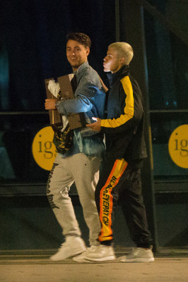 03.11 | Justin Bieber é fotografado em um iate em Melbourne, na Austrália