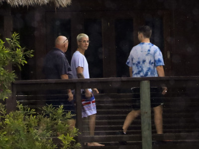 14.03 | Justin Bieber é fotografado em Queensland, na Austrália