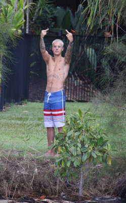 14.03 | Justin Bieber é fotografado em Queensland, na Austrália