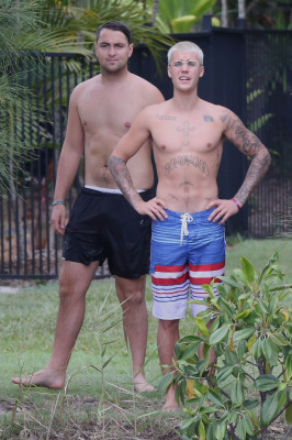 14.03 | Justin Bieber é fotografado em Queensland, na Austrália