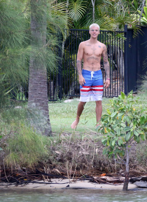14.03 | Justin Bieber é fotografado em Queensland, na Austrália