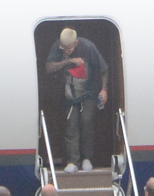 15.03 | Justin Bieber é fotografado em um aeroporto em Sydney, na Austrália