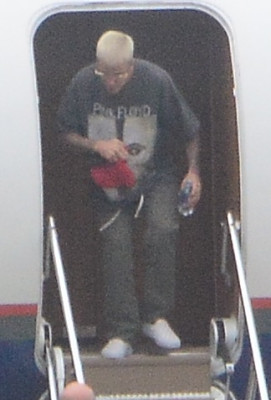 15.03 | Justin Bieber é fotografado em um aeroporto em Sydney, na Austrália