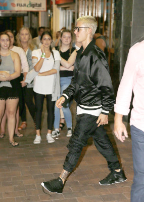 16.03 | Justin Bieber é visto em bar em Sydney, na Austrália