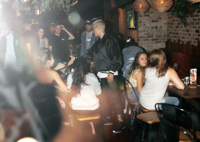 16.03 | Justin Bieber é visto em bar em Sydney, na Austrália