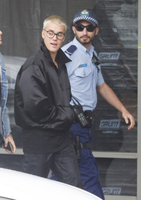 17.03 | Justin Bieber é fotografado em Sydney, na Austrália