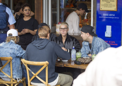 17.03 | Justin Bieber é fotografado em Sydney, na Austrália