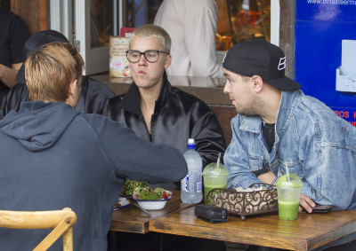 17.03 | Justin Bieber é fotografado em Sydney, na Austrália