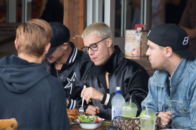 17.03 | Justin Bieber é fotografado em Sydney, na Austrália