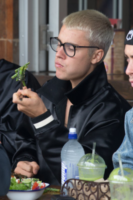 17.03 | Justin Bieber é fotografado em Sydney, na Austrália