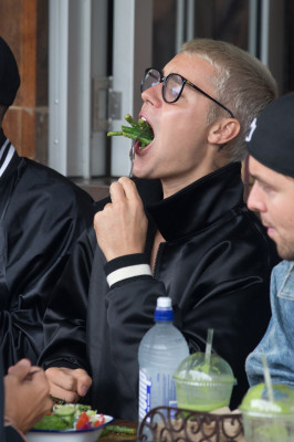 17.03 | Justin Bieber é fotografado em Sydney, na Austrália