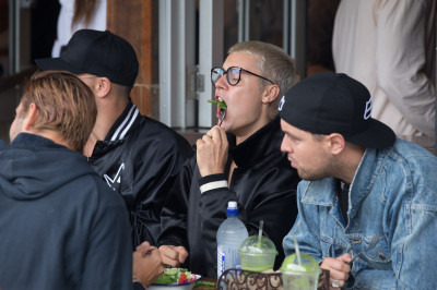 17.03 | Justin Bieber é fotografado em Sydney, na Austrália