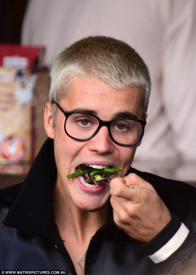 17.03 | Justin Bieber é fotografado em Sydney, na Austrália