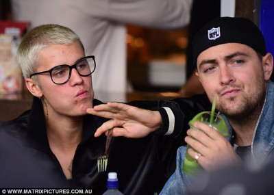 17.03 | Justin Bieber é fotografado em Sydney, na Austrália