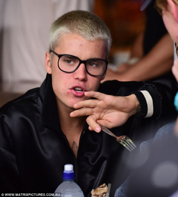 17.03 | Justin Bieber é fotografado em Sydney, na Austrália