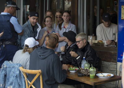 17.03 | Justin Bieber é fotografado em Sydney, na Austrália