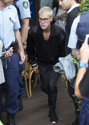 17.03 | Justin Bieber é fotografado em Sydney, na Austrália