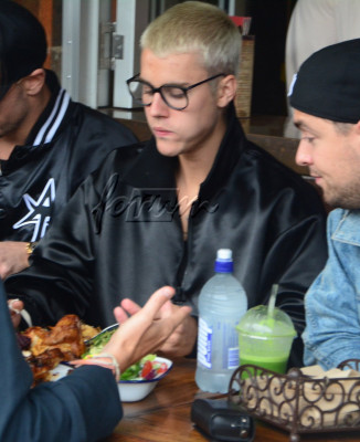 17.03 | Justin Bieber é fotografado em Sydney, na Austrália
