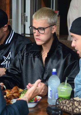 17.03 | Justin Bieber é fotografado em Sydney, na Austrália
