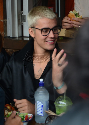 17.03 | Justin Bieber é fotografado em Sydney, na Austrália