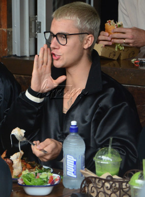 17.03 | Justin Bieber é fotografado em Sydney, na Austrália