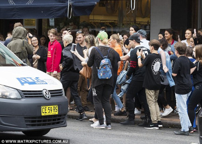 17.03 | Justin Bieber é fotografado em Sydney, na Austrália