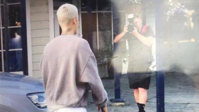 19.03 | Justin Bieber é fotografado em Arrowtown, na Nova Zelândia