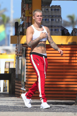 29.03 | Justin Bieber na praia de Ipanema, Rio de Janeiro