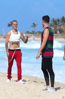 29.03 | Justin Bieber na praia de Ipanema, Rio de Janeiro