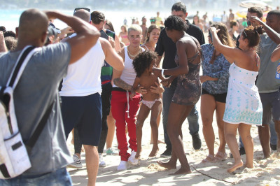 29.03 | Justin Bieber na praia de Ipanema, Rio de Janeiro