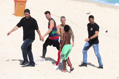 29.03 | Justin Bieber na praia de Ipanema, Rio de Janeiro