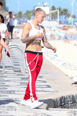 29.03 | Justin Bieber na praia de Ipanema, Rio de Janeiro