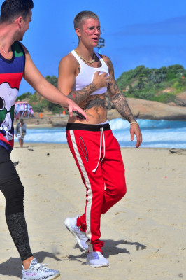 29.03 | Justin Bieber na praia de Ipanema, Rio de Janeiro