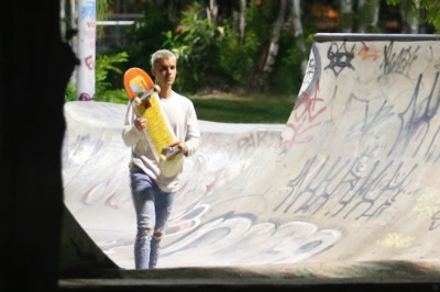 29.03 | Justin Bieber andando de skate no Aterro do Flamengo no Rio de Janeiro