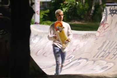 29.03 | Justin Bieber andando de skate no Aterro do Flamengo no Rio de Janeiro