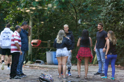 30.03 | Justin Bieber é fotografado na Pedra da Gávea no Rio de Janeiro