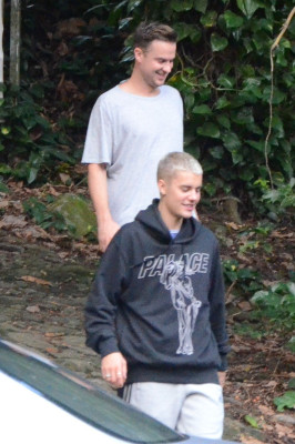 30.03 | Justin Bieber é fotografado na Pedra da Gávea no Rio de Janeiro